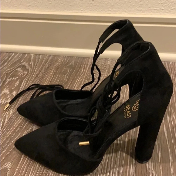 Ankle Tie Pointed Toe Black Chunky Heels Size 10 New - Picture 1 of 8